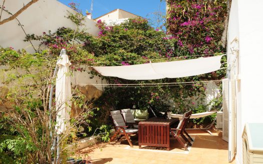 referencia 1882; Apartamento en planta baja con bonito patio en Génova en venta