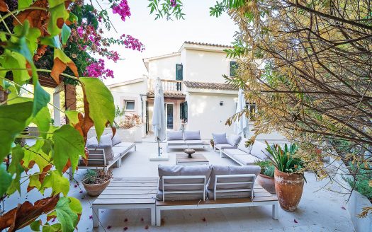 Ref 1899; Mediterranean villa with pool and guest apartment in Genova for sale