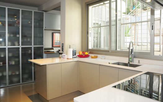 Ref 1416; Fantastic townhouse with sea views for sale in Genova